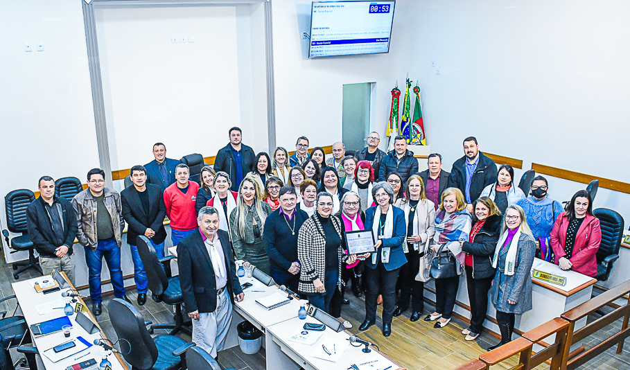  Associação dos Supervisores de Educação do RS recebe homenagem da Câmara de Vereadores