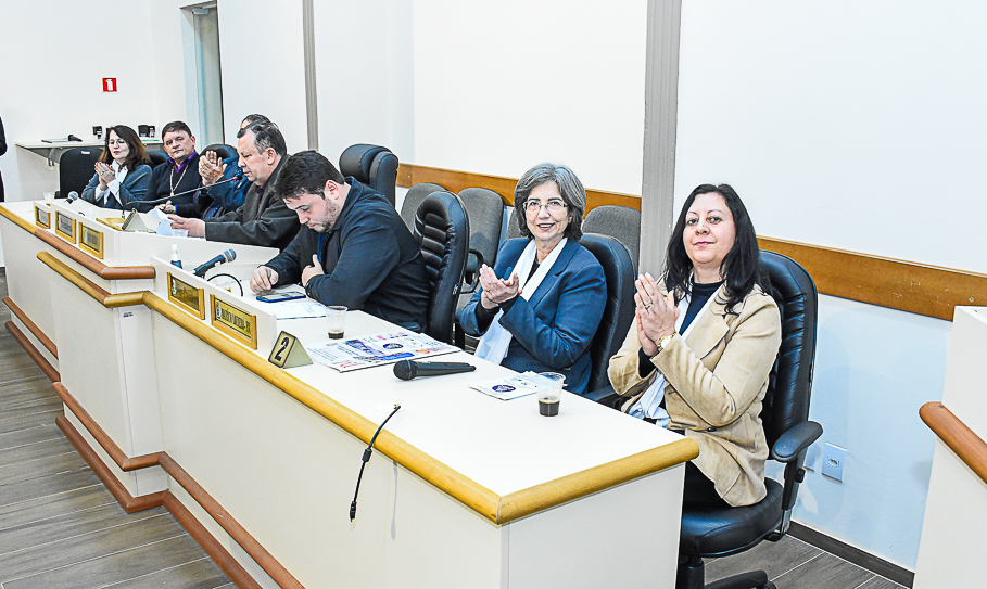  Associação dos Supervisores de Educação do RS recebe homenagem da Câmara de Vereadores