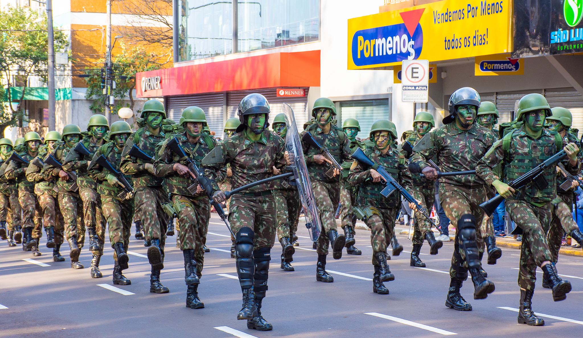Legislativo prestigia desfile cívico celebrando os 200 anos da Independência do Brasil