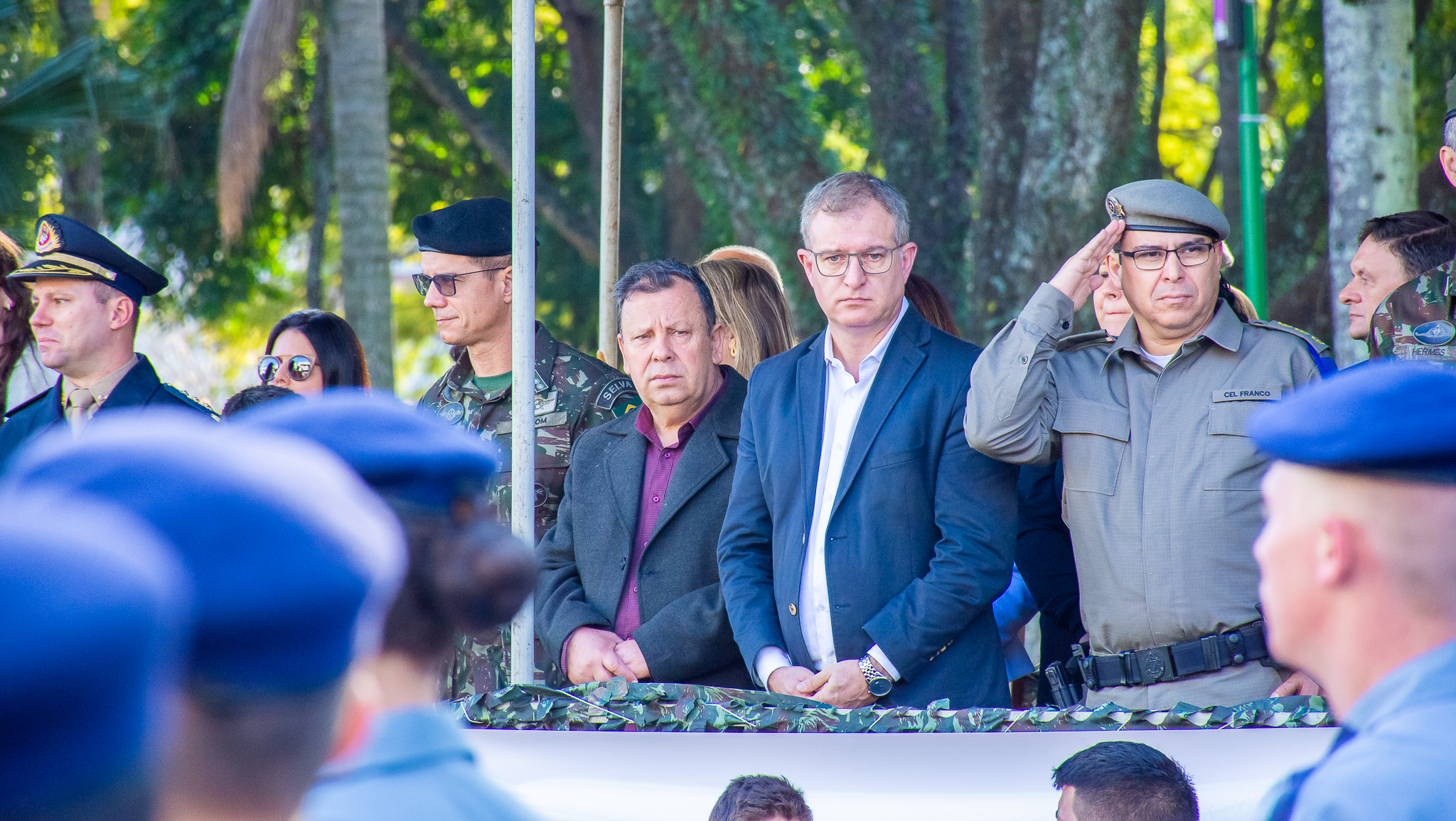 Legislativo prestigia desfile cívico celebrando os 200 anos da Independência do Brasil