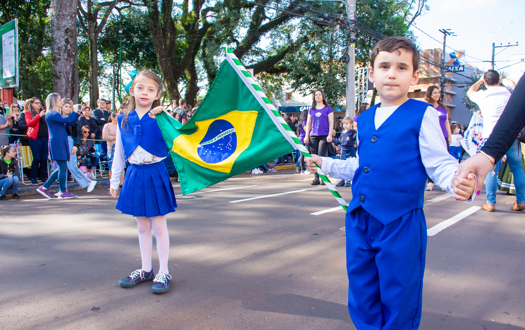 Legislativo prestigia desfile cívico celebrando os 200 anos da Independência do Brasil