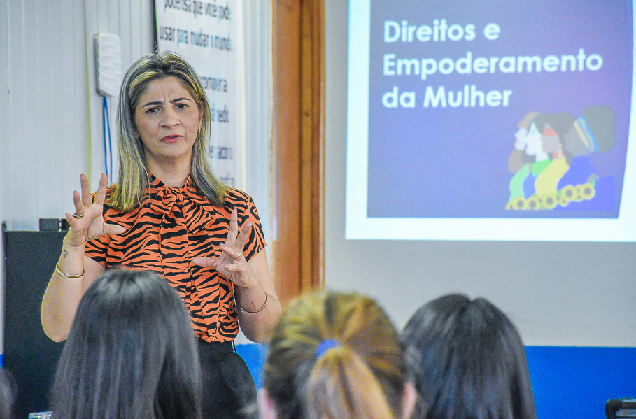 Procuradoria da Mulher realiza palestra sobre o papel da mulher na sociedade atual