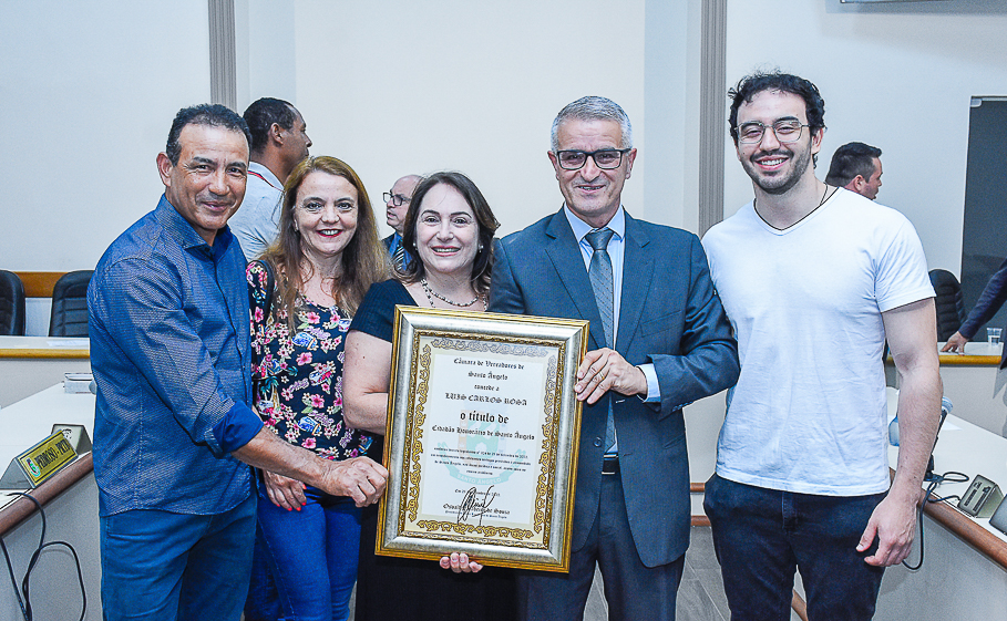 Legislativo santo angelense concede Título de Cidadão Honorário para o senhor Luís Carlos Rosa