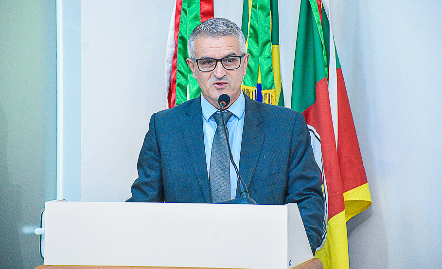 Legislativo santo angelense concede Título de Cidadão Honorário para o senhor Luís Carlos Rosa