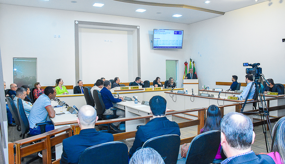 Legislativo santo angelense concede Título de Cidadão Honorário para o senhor Luís Carlos Rosa