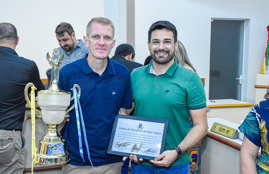 Legislativo presta homenagem ao atleta Ricardo Sobucki