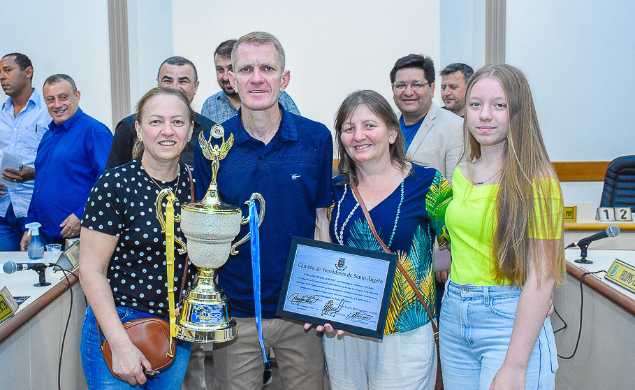 Legislativo presta homenagem ao atleta Ricardo Sobucki