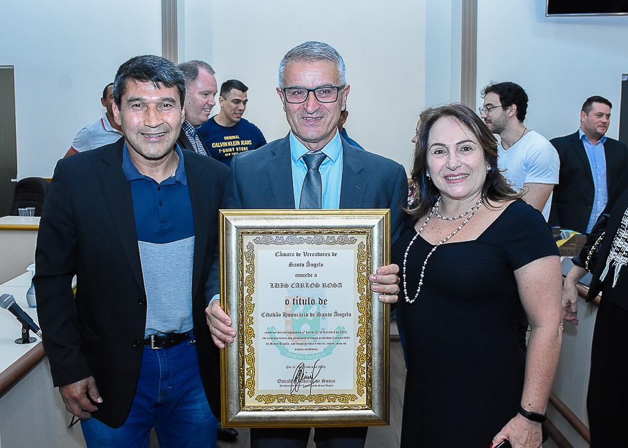Legislativo santo angelense concede Título de Cidadão Honorário para o senhor Luís Carlos Rosa