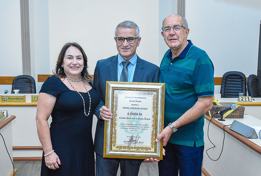 Legislativo santo angelense concede Título de Cidadão Honorário para o senhor Luís Carlos Rosa