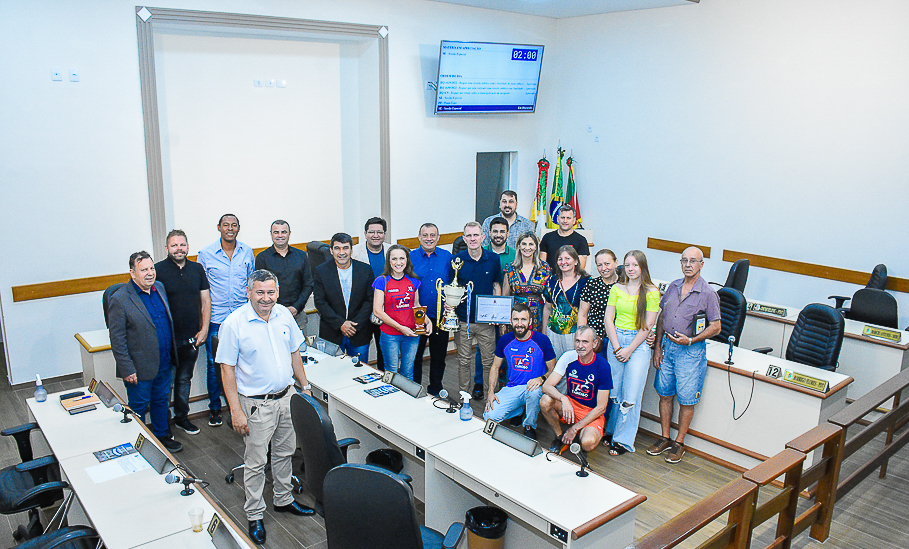 Legislativo presta homenagem ao atleta Ricardo Sobucki