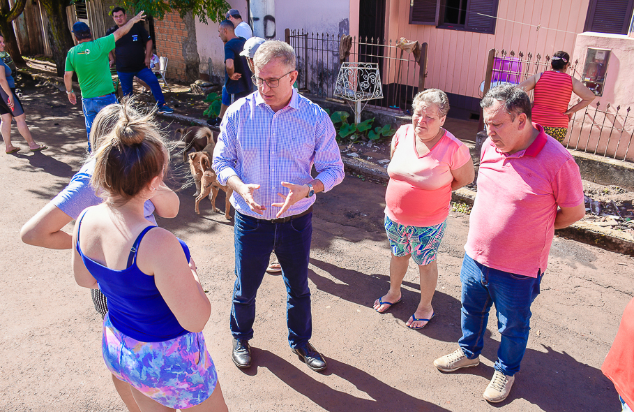Em visita ao bairro Harmonia Prefeito e vereadores buscam soluções para alagamentos