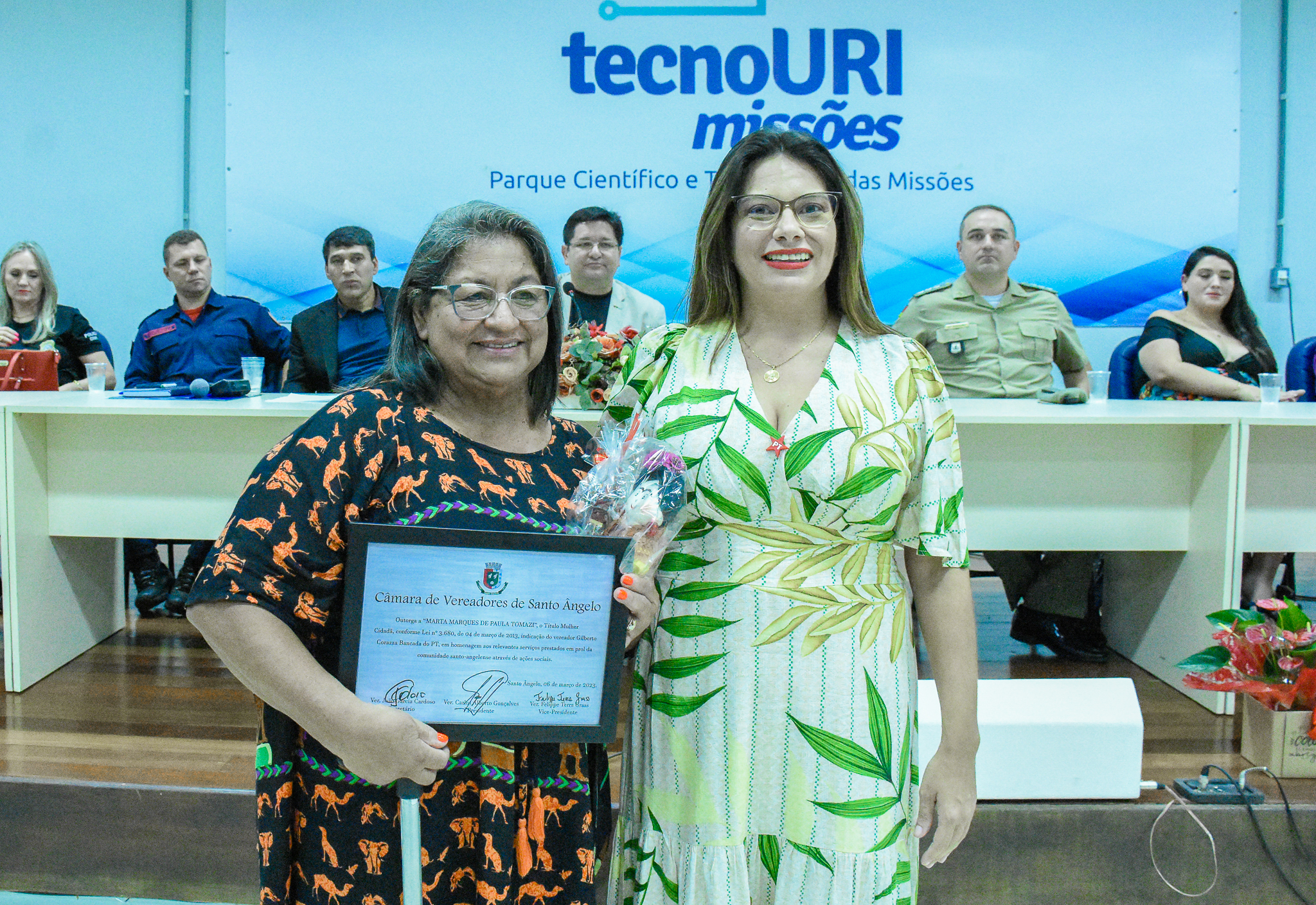 Legislativo realiza entrega do Título Mulher Cidadã para 15 mulheres, indicadas pelos vereadores da Casa