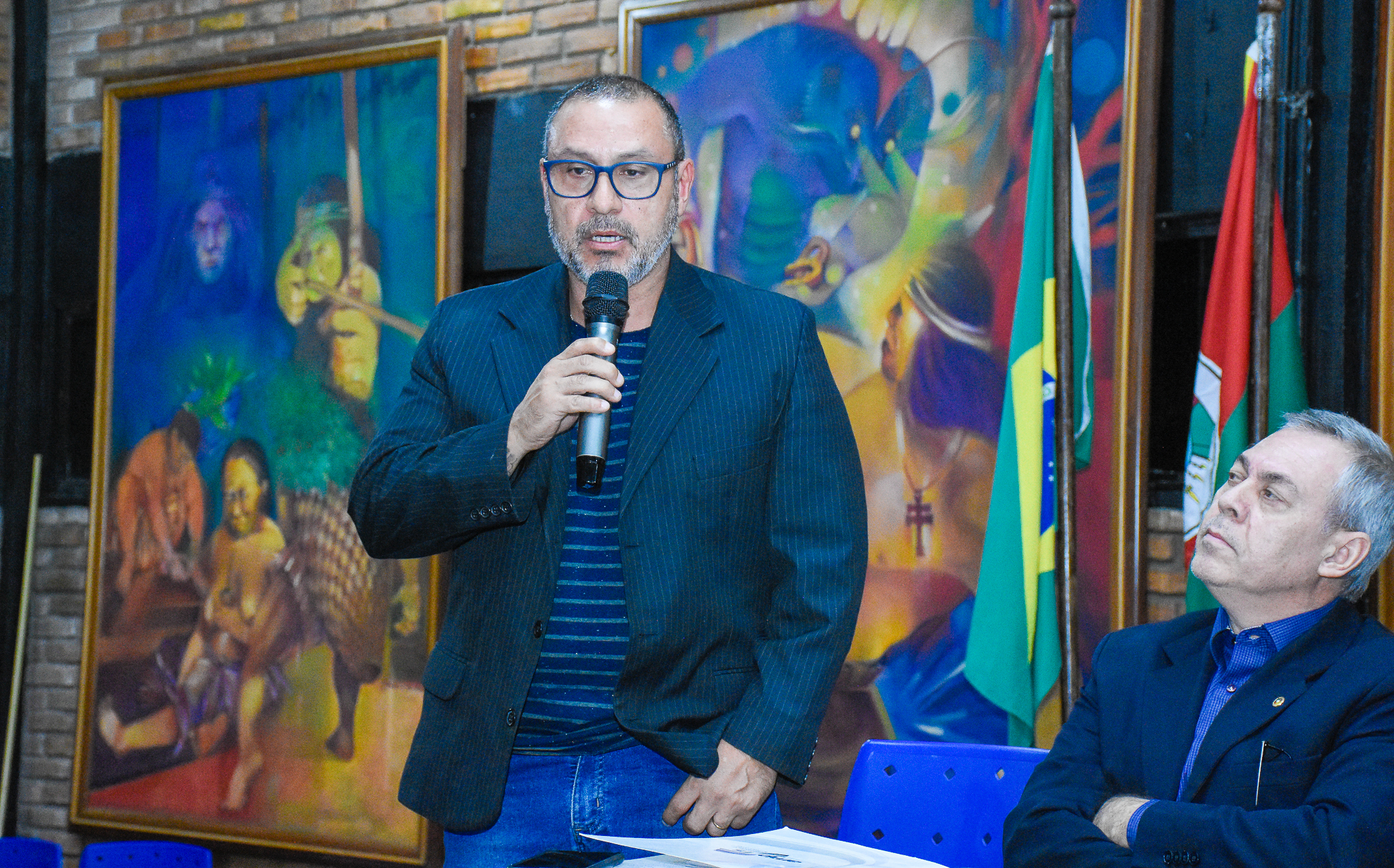 Legislativo se reúne com a comunidade  para debater assuntos referentes à segurança nas escolas