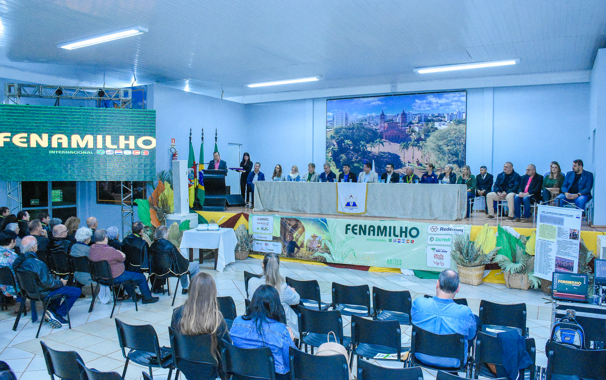 Legislativo realizou sessão especial em homenagem aos 30 anos da Academia Santo-Angelense de Letras 