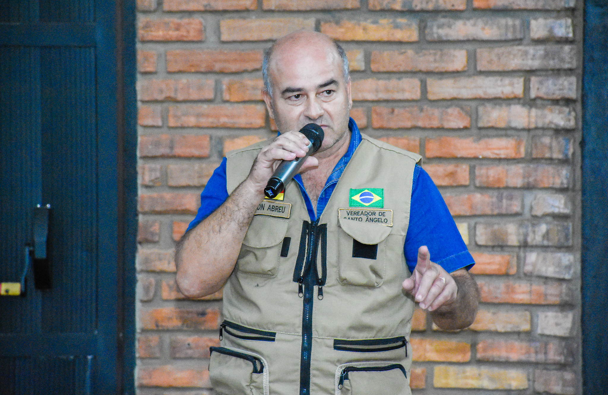 Legislativo se reúne com a comunidade  para debater assuntos referentes à segurança nas escolas