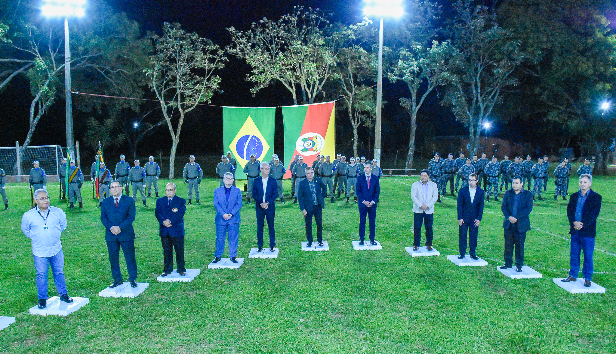 Legislativo santo-angelense é agraciado com a Comenda da Cruz Missioneira no 7º Regimento de Polícia Montada (RPMon)
