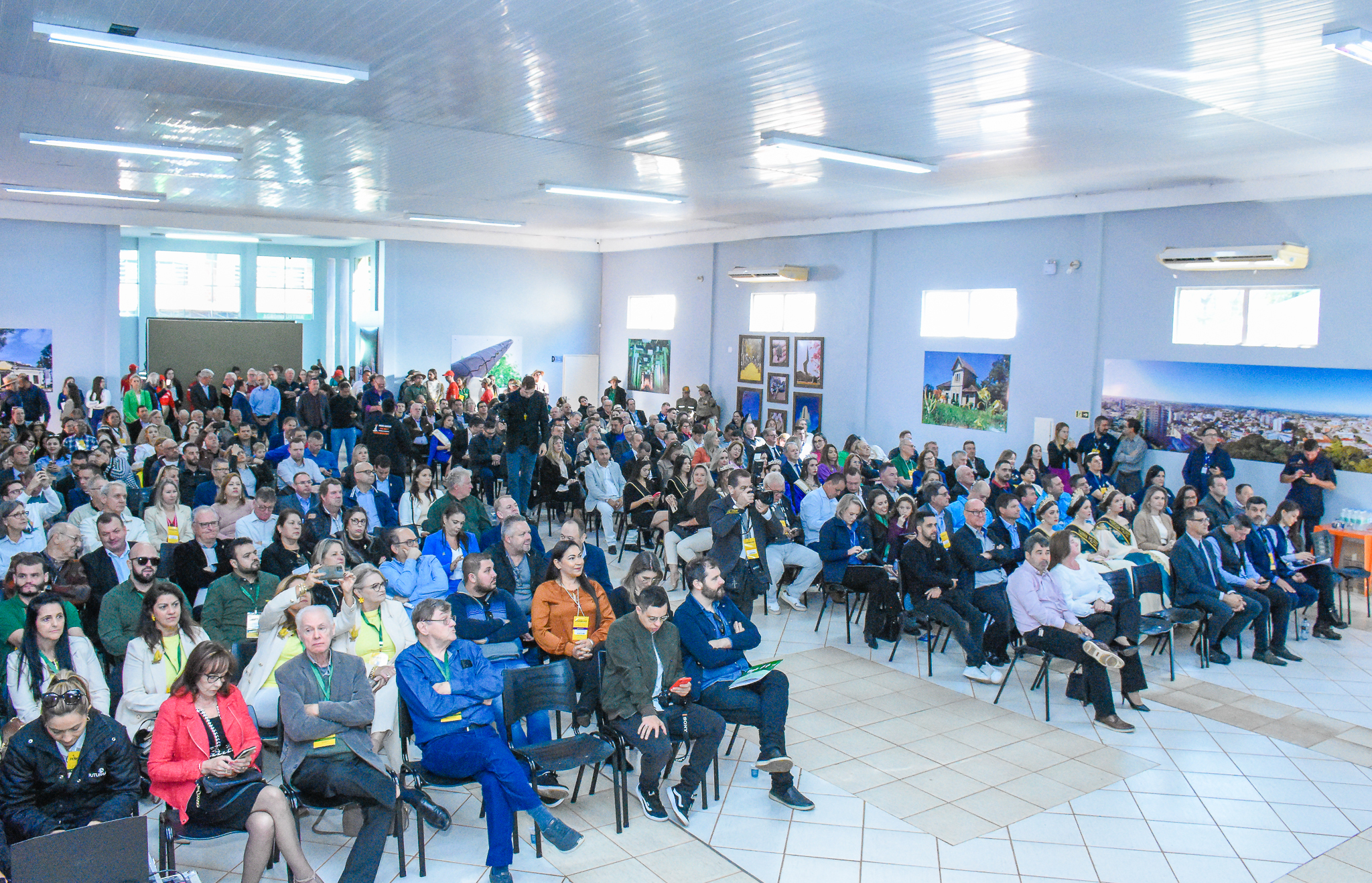 Legislativo prestigia a abertura da 20° edição da Fenamilho Internacional