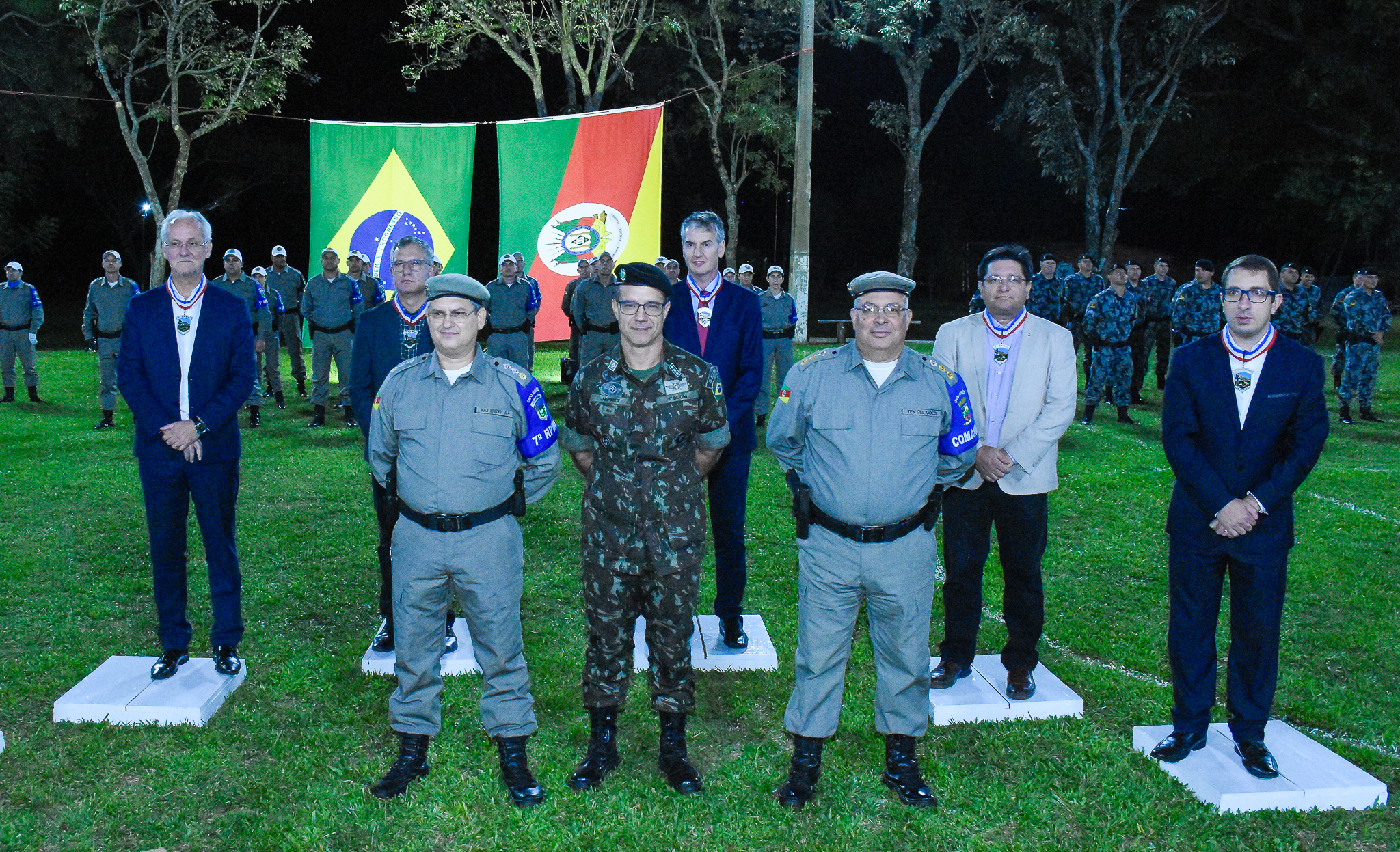 Legislativo santo-angelense é agraciado com a Comenda da Cruz Missioneira no 7º Regimento de Polícia Montada (RPMon)