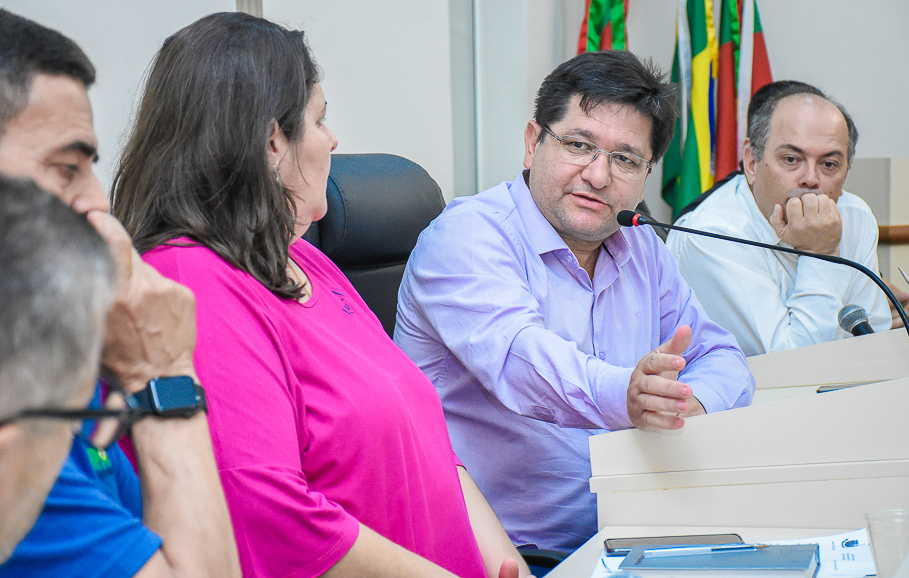 Legislativo realiza reunião pública para tratar assuntos referentes à UPA do município