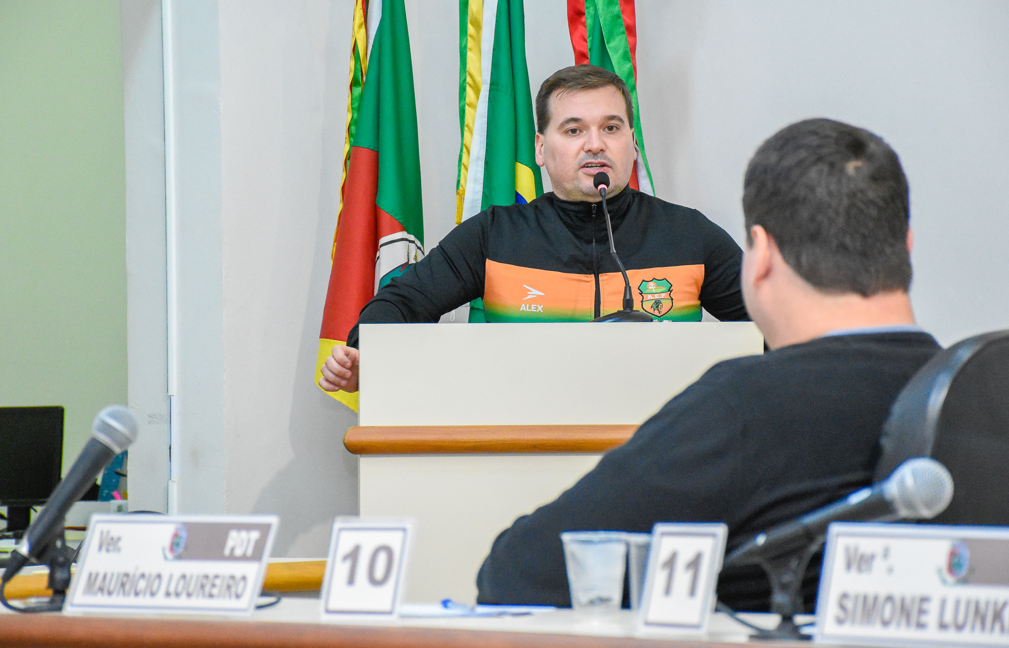 Alex Klaic representante da Associação Entre-Ijuís Futsal fez uso do espaço destinado às entidades