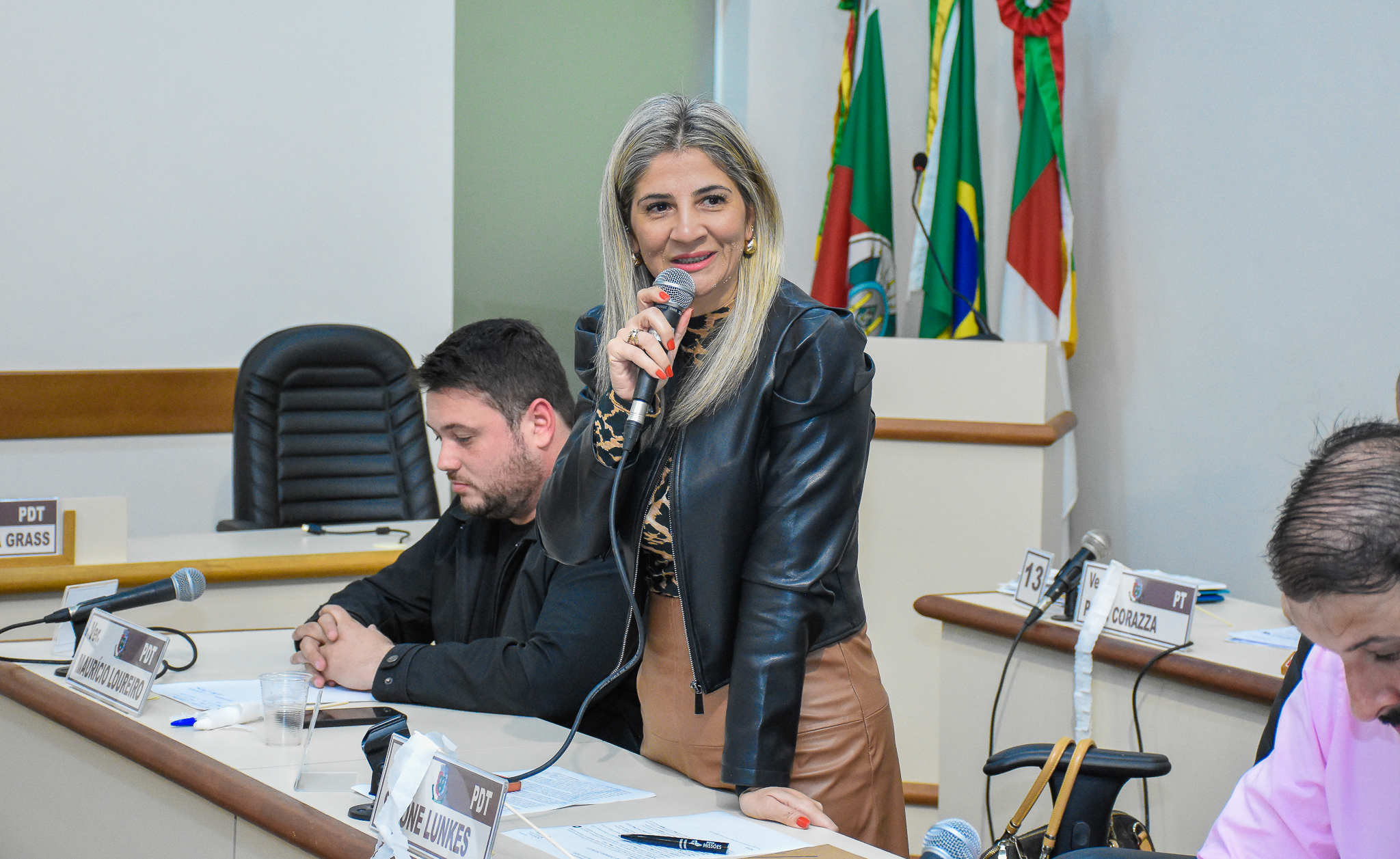 Aprovada em plenário moção a favor do piso nacional dos profissionais da enfermagem