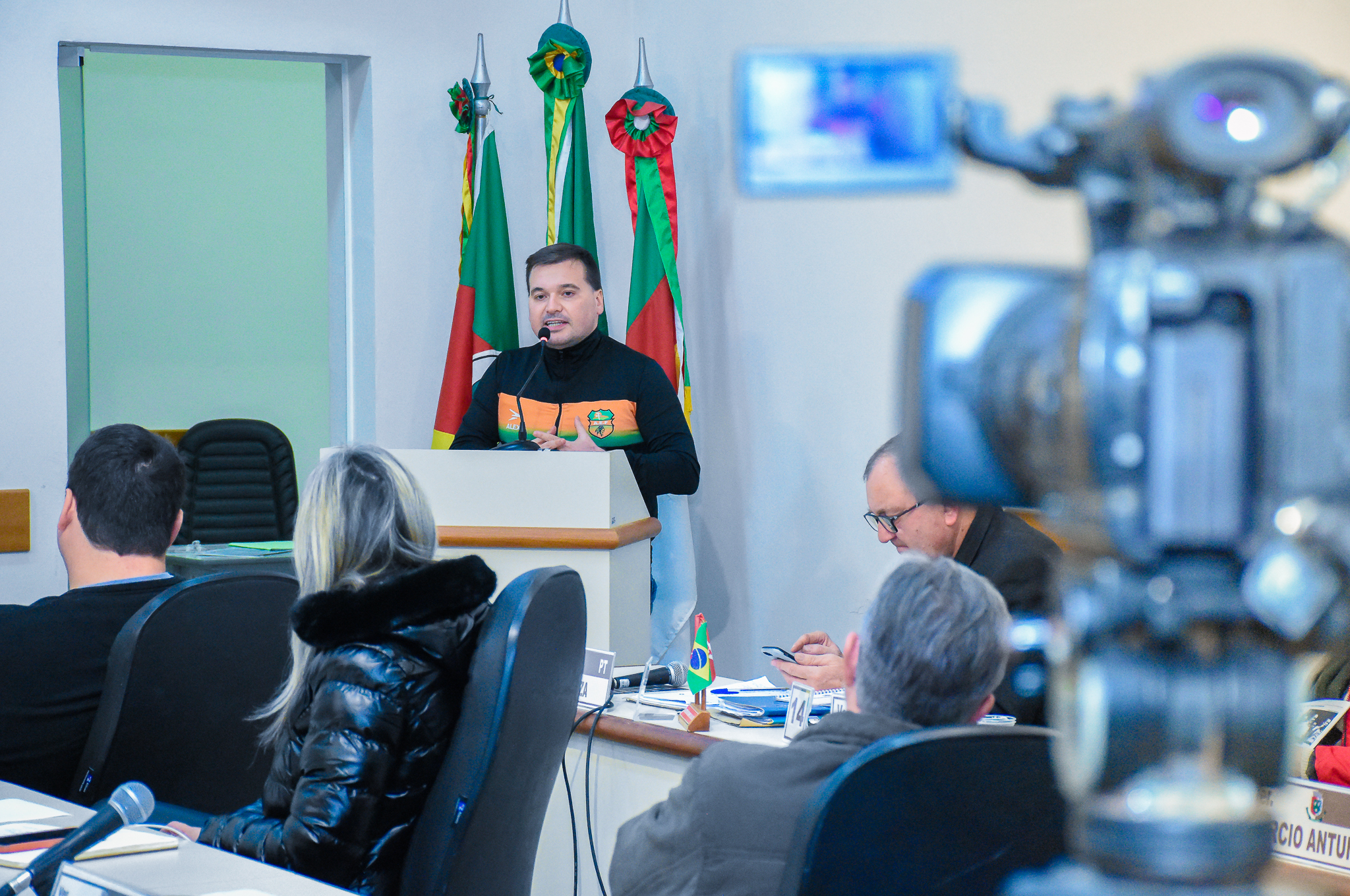 Alex Klaic representante da Associação Entre-Ijuís Futsal fez uso do espaço destinado às entidades