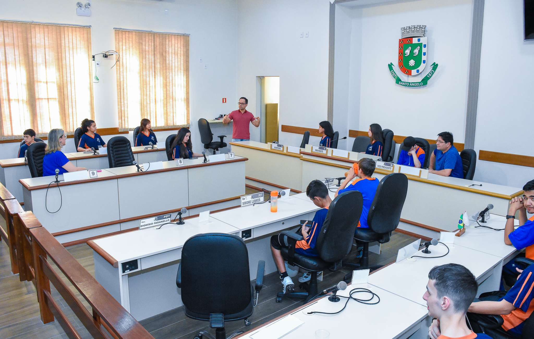 Alunos do 9º ano da Escola Unírio Carrera Machado - CIEP visitaram as dependências da Câmara de Vereadores