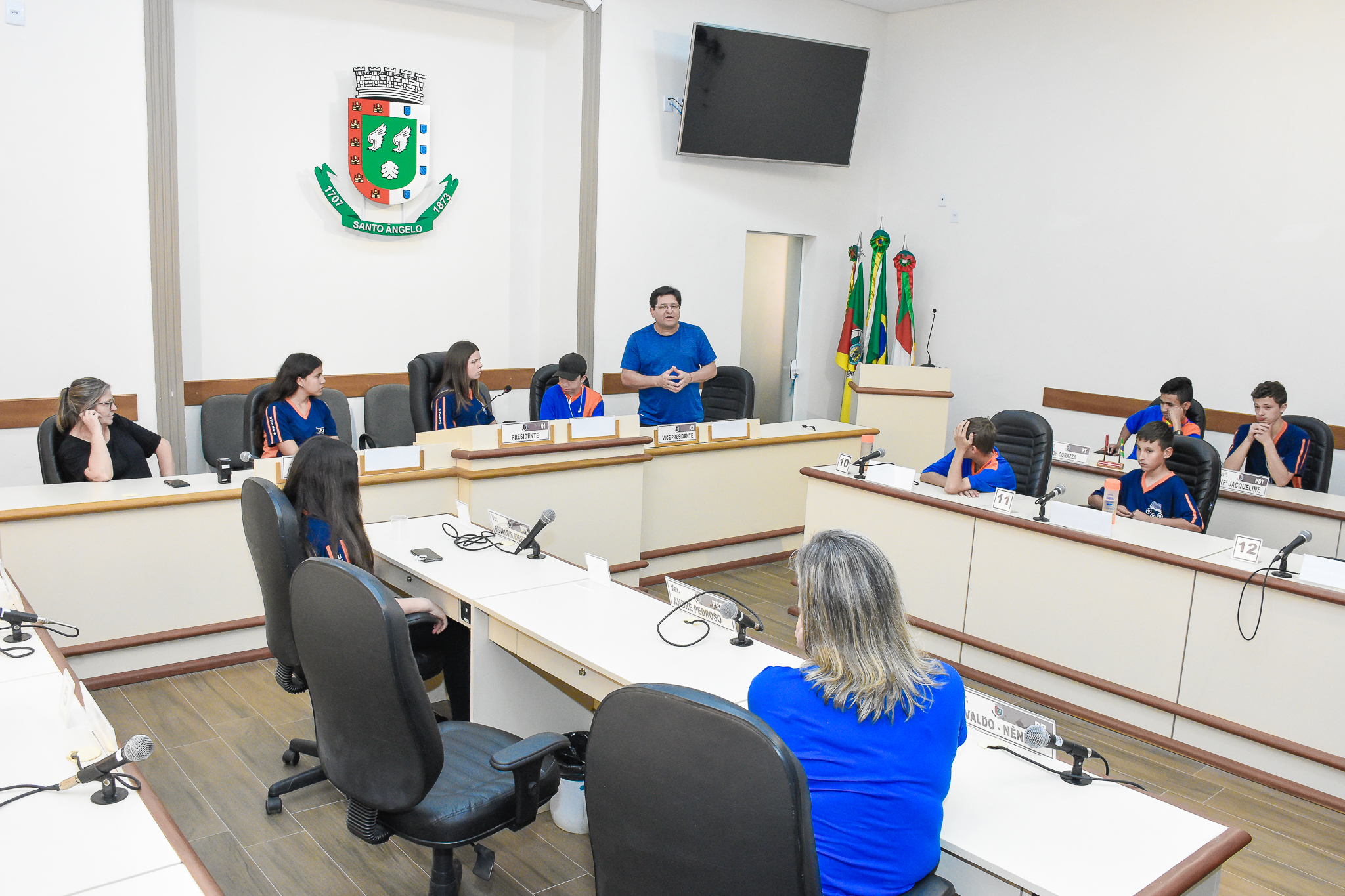 Alunos do 9º ano da Escola Unírio Carrera Machado - CIEP visitaram as dependências da Câmara de Vereadores