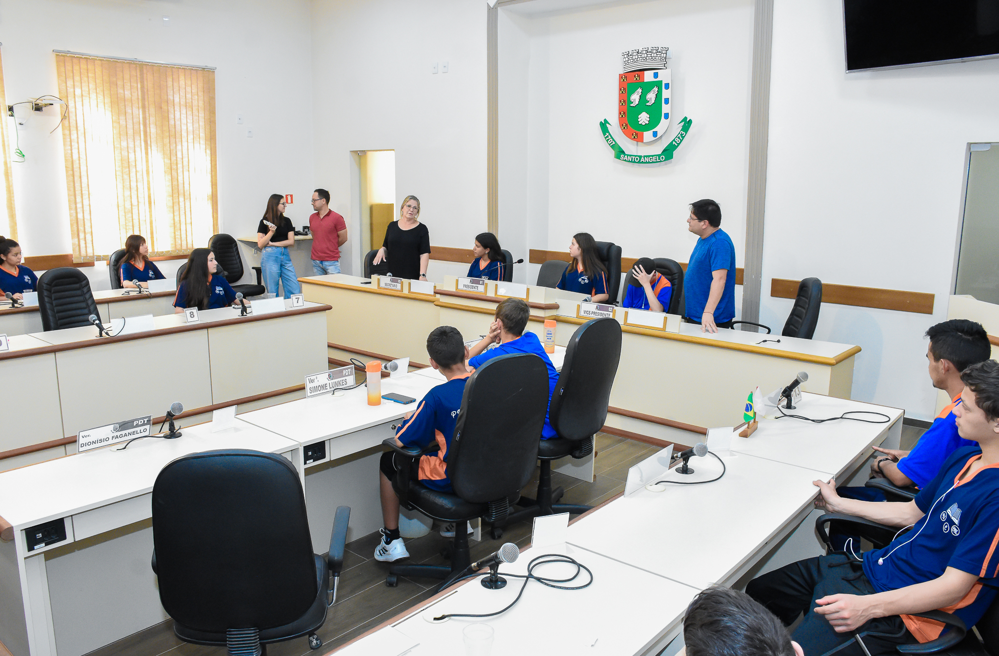 Alunos do 9º ano da Escola Unírio Carrera Machado - CIEP visitaram as dependências da Câmara de Vereadores