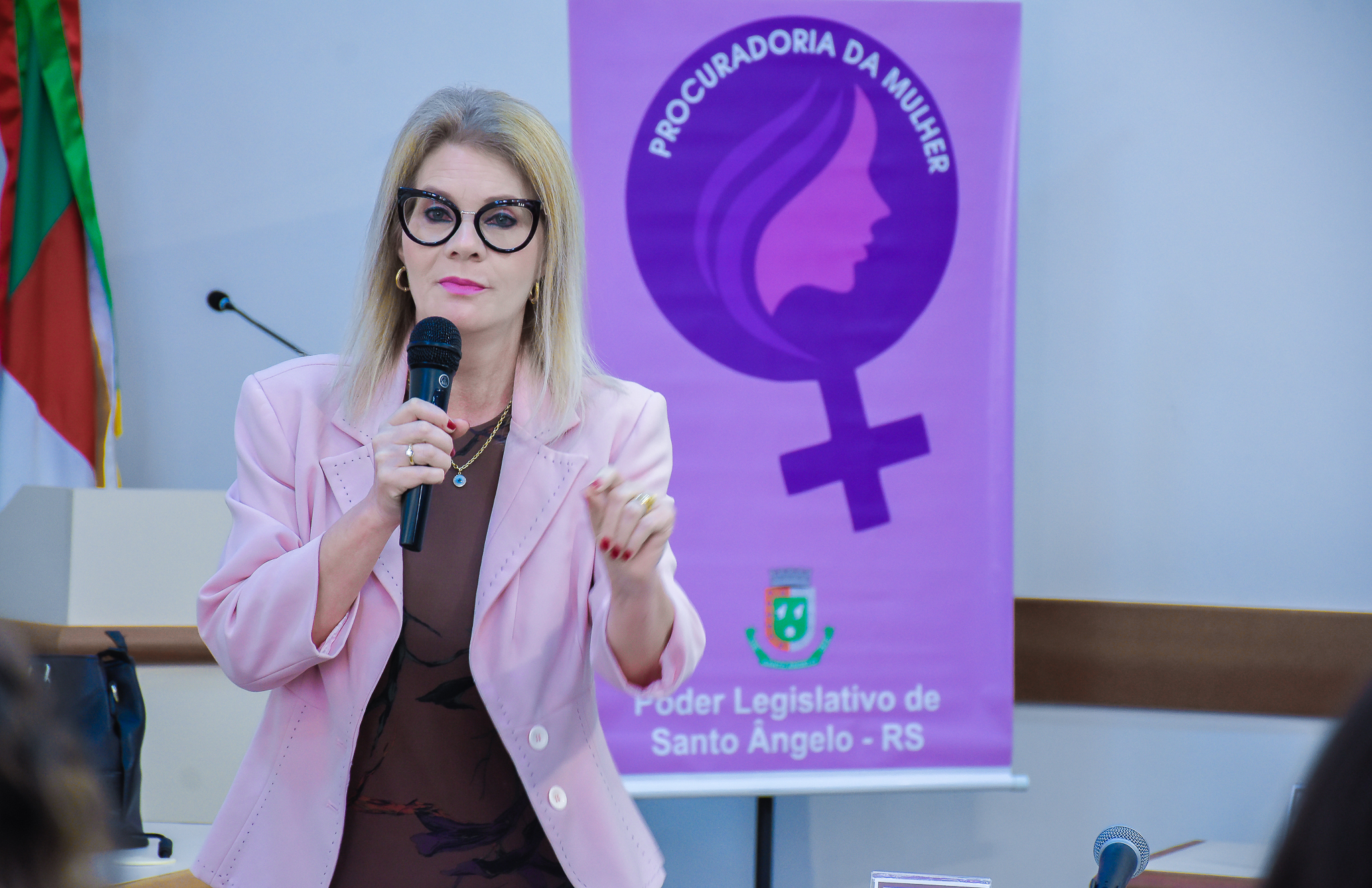 Procuradoria da Mulher através do Poder Legislativo realiza seminário sobre a campanha Agosto Lilás