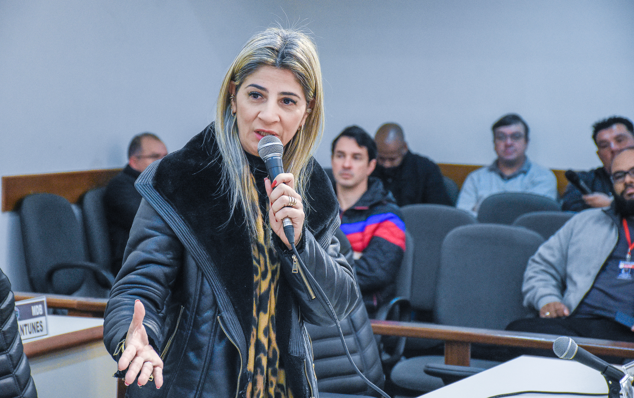 Legislativo realiza audiência pública com a CORSAN para tratar sobre a recuperação do asfalto na Rua Ernesto Dornelles 