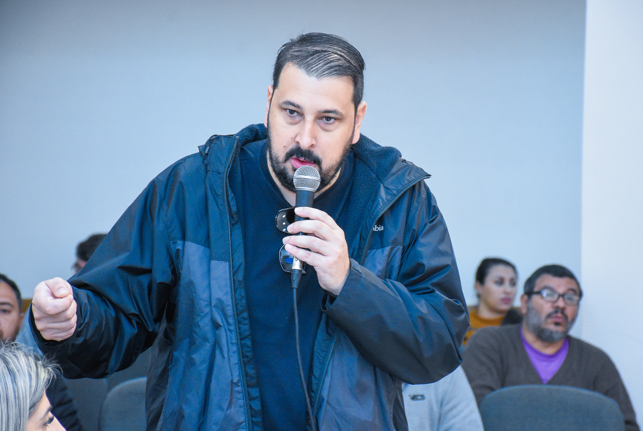 Legislativo realiza audiência pública com a CORSAN para tratar sobre a recuperação do asfalto na Rua Ernesto Dornelles 