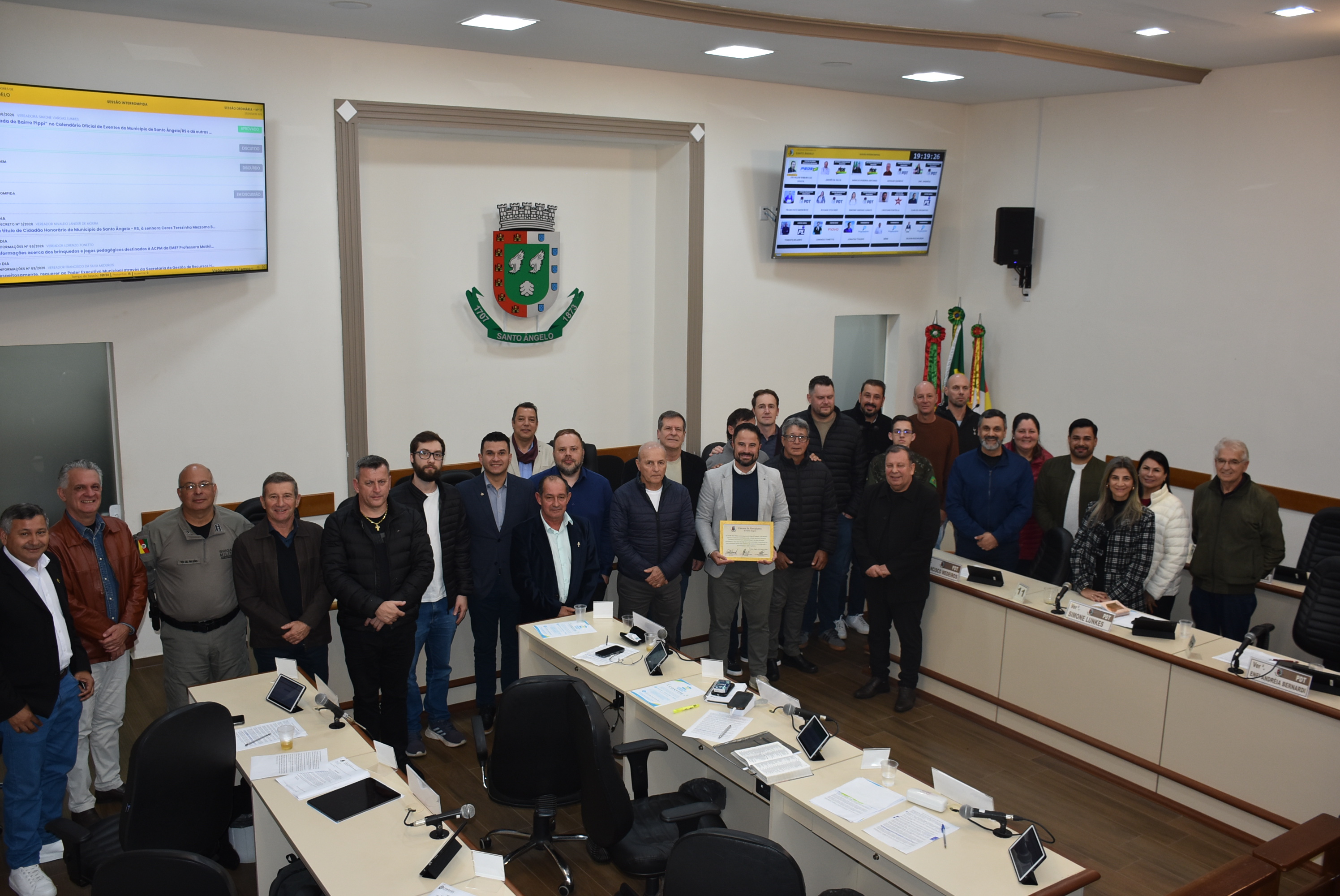 Sessão solene da Câmara de Vereadores homenageia trajetória centenária do Clube 28 de Maio