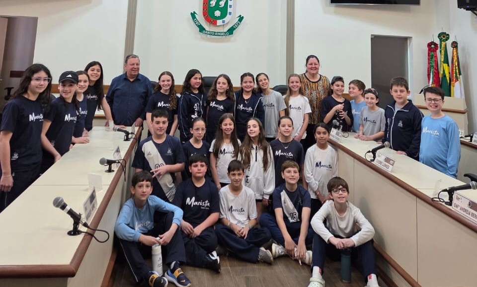 Câmara recebe alunos do Colégio Marista em atividade de educação para a cidadania