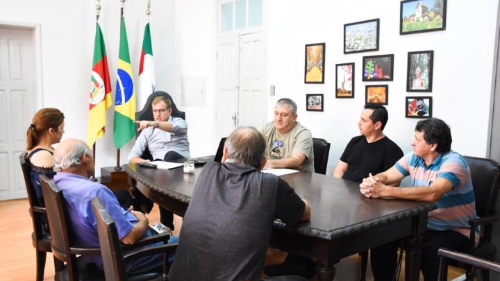 C&acirc;mara de Vereadores e Prefeitura Municipal de Santo &Acirc;ngelo se re&uacute;nem com representantes do bairro Rosa
