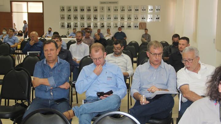 LEGISLATIVO PRESTIGIOU POSSE DO PREFEITO JACQUES BARBOSA COMO PRESIDENTE DA AMM