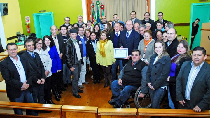 URI Santo &Acirc;ngelo recebe homenagem no Legislativo Municipal