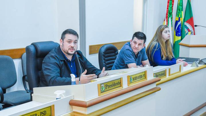Legislativo recebe empresa Novo Mundo para tratar sobre questionamentos levantados em Plen&aacute;rio