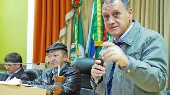 Projeto de lei pro&iacute;be uso de capacete em estabelecimentos comerciais e reparti&ccedil;&otilde;es p&uacute;blicas