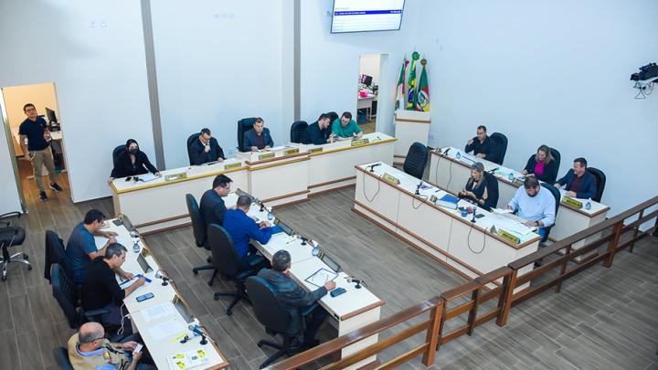 PROJETO DE LEI BUSCA ALTERAR OS MENORES SAL&Aacute;RIO DO MUNIC&Iacute;PIO