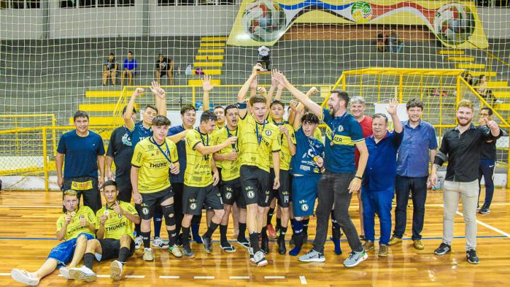  Universit&aacute;rio &eacute; o grande Campe&atilde;o da Copa Cidade dos Anjos de Futsal Interbairros