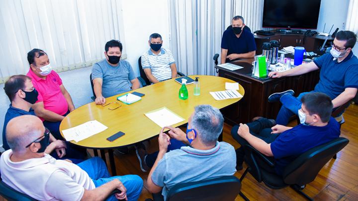 Vereadores recebem reivindica&ccedil;&otilde;es de contadores santo-angelenses
