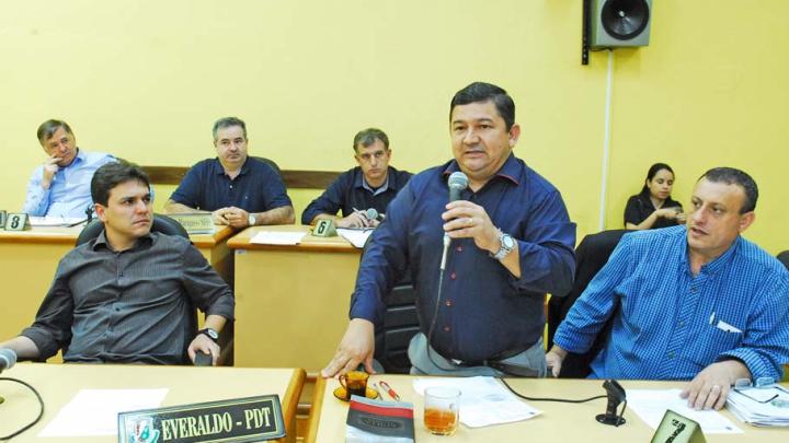 Vereadores solicitam explica&ccedil;&otilde;es ao respons&aacute;vel pelo Natal Cidade dos Anjos, em 2013