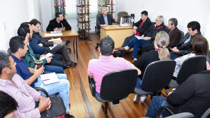 Vereadores promovem reuni&atilde;o com dirigentes do Hospital Santo &Acirc;ngelo