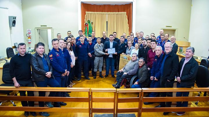 Bombeiros s&atilde;o homenageados pelo seu dia em Sess&atilde;o Especial