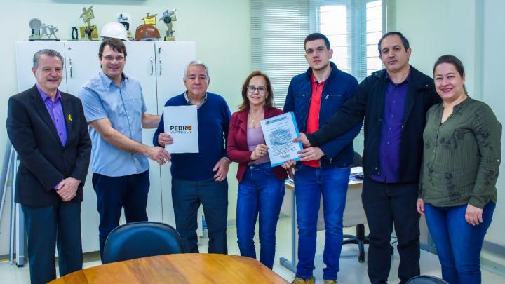 Vereadores Zil&aacute; Andres e Rodrigo Trevisan entregam of&iacute;cio que destina emenda parlamentar para HSA
