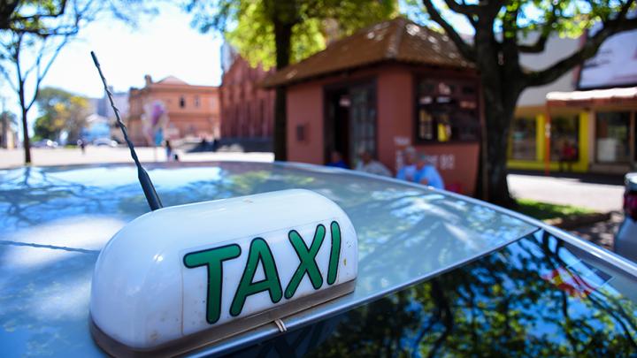 Aprovado projeto de lei que permite circula&ccedil;&atilde;o de t&aacute;xis com acessibilidade