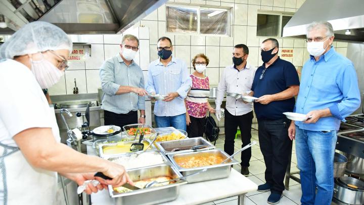 Presidente do Legislativo visita Cozinha Comunit&aacute;ria