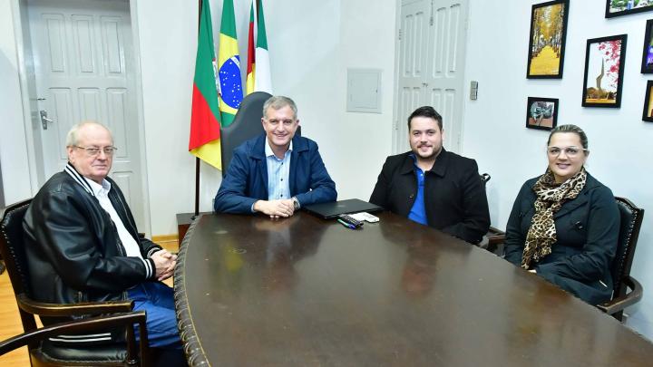 Jacqueline Possebom assume a presid&ecirc;ncia do Poder Legislativo