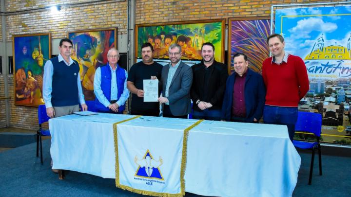 Legislativo presente de assinatura de ordens de servi&ccedil;o para obras em Santo &Acirc;ngelo